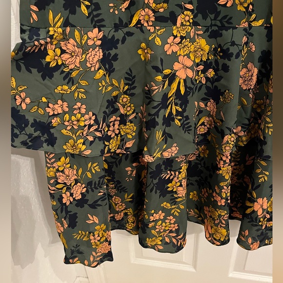 Nanette Lepore dress Size 2 floral pattern and ruffle bottom - Picture 2 of 8